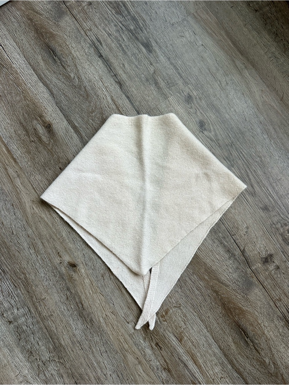 100% wool Triangle Scarf - Picture 2 of 4